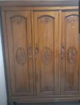 Lemari kayu jati