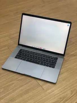 MacBook Pro A1990 2018, 16/256, 15 inch