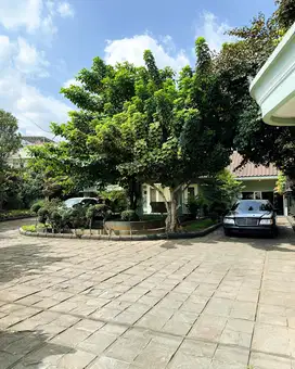 Rumah Megah 1100m2 4KT Full Furnished SHM di Geger Kalong Bandung  Dij