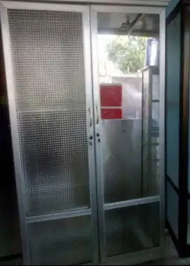 Lemari Pakaian Aluminium Frame Putih Kaca Es 2 Pintu