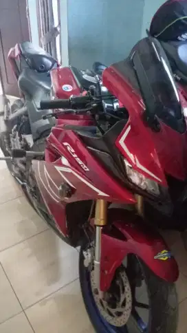 Di jual sepeda motor Yamaha R15 V3 tahun 2019