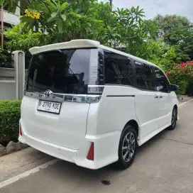 Tangan 1 dr Baru. RASA spt BARU. Toyota VOXY 2019 PUTIH