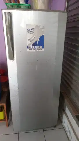 Dijual cepat frezer LG 6 rak