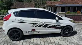 Mobil istimewa siap pakai