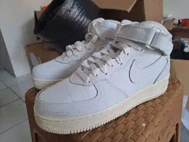 sepatu Women's Air Force 1 '07 Mid 'Summit White'