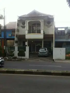 Rumah Pinggir Jalan Raya Duren Sawit Lokasi Strategis