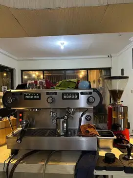 Mesin kopi 2 group Grinder 900N chiller showcase bekas coffe shop