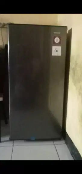 Kulkas sharp masih baru