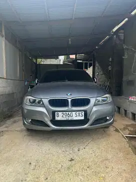 BMW 320i 2010 A/T