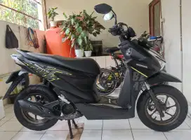 Honda beat street tahun 2025 bln 5  km 2000 plat Bekasi kota
