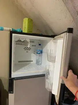 Dijual cepat Kulkas sanken 2 pintu