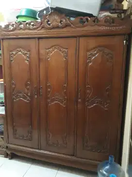 Dijual lemari kayu jati 3 pintu  + meja riasnya