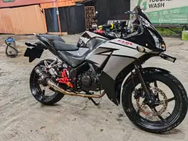 Honda CBR 150r Old 2018 like a new