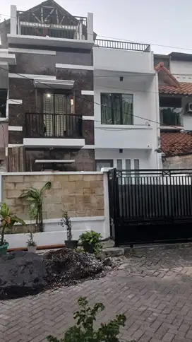 Rumah Babatan Pratama siap Huni,10 menit ke Pakuwon Mall & Pintu toll