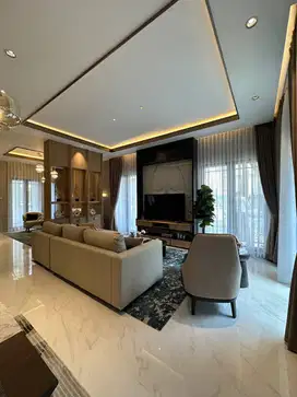 RUMAH DENGAN 4 ENSUITE BEDROOM, KENYAMANAN SERASA DI VILLA PRIBADI.