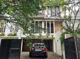 Rumah mewah modern 3lt Tebet Utara jual full furniture