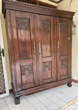 Lemari kayu jati 3 pintu