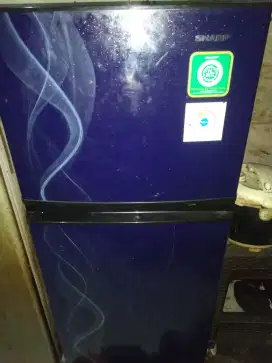 Kulkas Sharp dua pintu