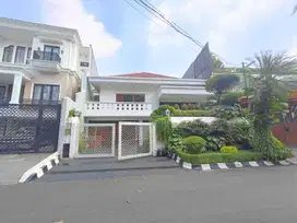 Rumah mewah taman duta pondok indah ada kolam renang