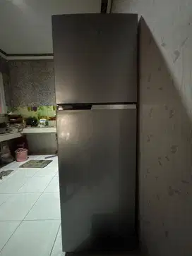 Kulkas bekas 2 pintu