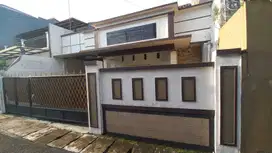 Jual Rumah Tebet Timur tingkat 2 letak strategis