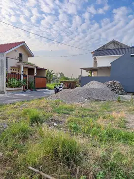 DIJUAL TANAH SIAP BANGUN DI BAKI SELATAN SOLOBARU