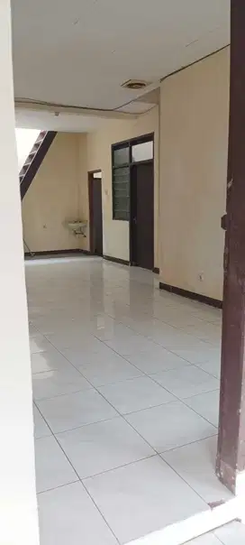 Disewakan Rumah Terawat Siap Huni di Taman Kopo Indah