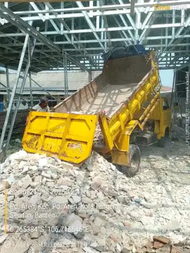 Jasa buang puing dan buang sampah