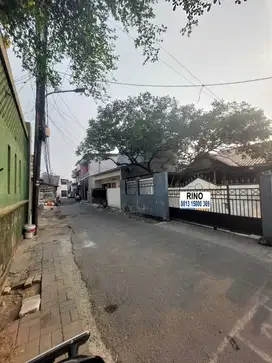 Rumah Hitung Tanah Strategis Dekat Komplek Tosiga Kebon Jeruk Jakarta