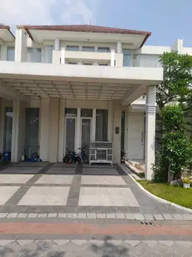 Hunian Nyaman Dua Lantai di Grand Pakuwon Surabaya