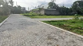 500 METER KAMPUS UII DAN STIKES KALIURANG: Tanah Jogja Prospek Kost