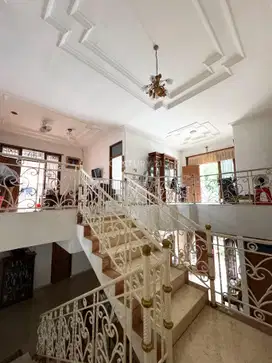 Rumah Mewah 2 Lantai Lokasi Strategis Di Kayu Putih Ns0251