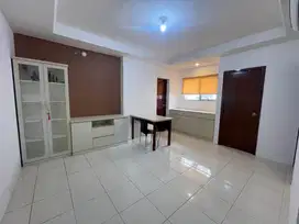 Disewakan 2BR+1 Semi Furnish Apartemen Mediterania Garden 2