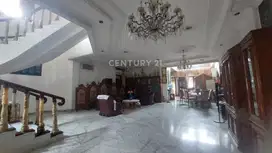 Rumah Mewah Dan Besar Dalam Komplek Di Cipinang S8371