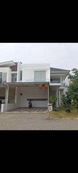 Rumah 2 Lantai Bagus Furnished SHM di Royal Residence