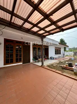 Rumah Hoek Luas Dan Nyaman Akses Jalan Lebar Di Pulomas S8898