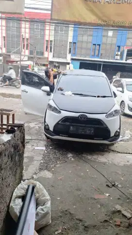 Toyota sienta 1.5 tipe V 2016 AT