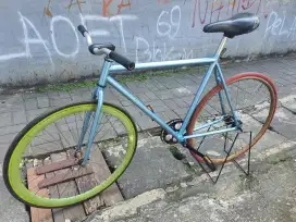 Sepeda Fixie lokal