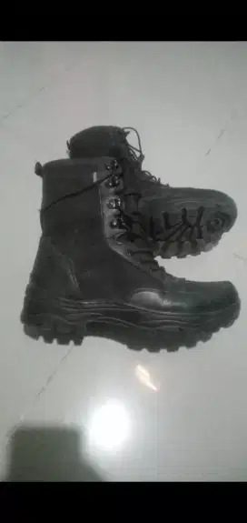 Sepatu bekas rasa baru