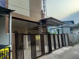 rumah baru siap huni 3 lantai dijual dekat pintu tol bebas banjir