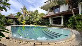 DIJUAL VILLA MEWAH CIUNG WANARA 2 LANTAI KAWASAN ELIT RENON BALI