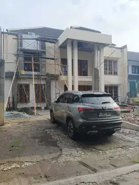 Rumah Mewah dengan Kolam Renang perumahan dukuh bima duta