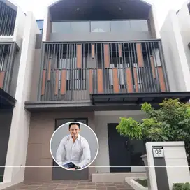 3 Lantai Strozzi Attic Depan Taman Nomor 8 - Tetangga Hanya3!