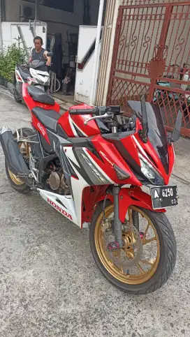Honda CBR 150 LED tahun 2017. ( Plat A Cilegon ).