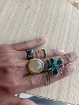 Yg minat barang kesenian cincin unik dan Bros  atau  pin