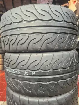 Ban Copotan BMW Yokuen advan Neova 255/35 R19 90%..2pcs