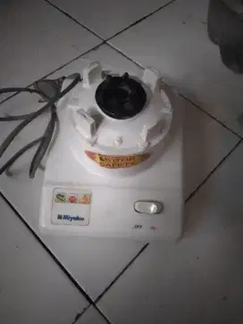 Blender Miyako tanpa gelasnya
