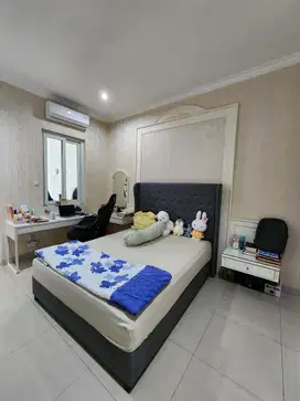Jual rumah Pantai Indah Kapuk 9x20 SHM 3lantai TERMURAH