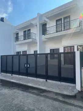 Rumah dalam komplek pinggir jalan raya akses toll jati bening, LRT