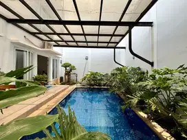 Dijual Rumah Mewah dan Nyaman dengan View Taman Tebet Barat